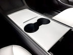 Mittelkonsole im Tesla Model 3/Y mit zwei Cupholdern, Einbaubereich der Schutzfolie