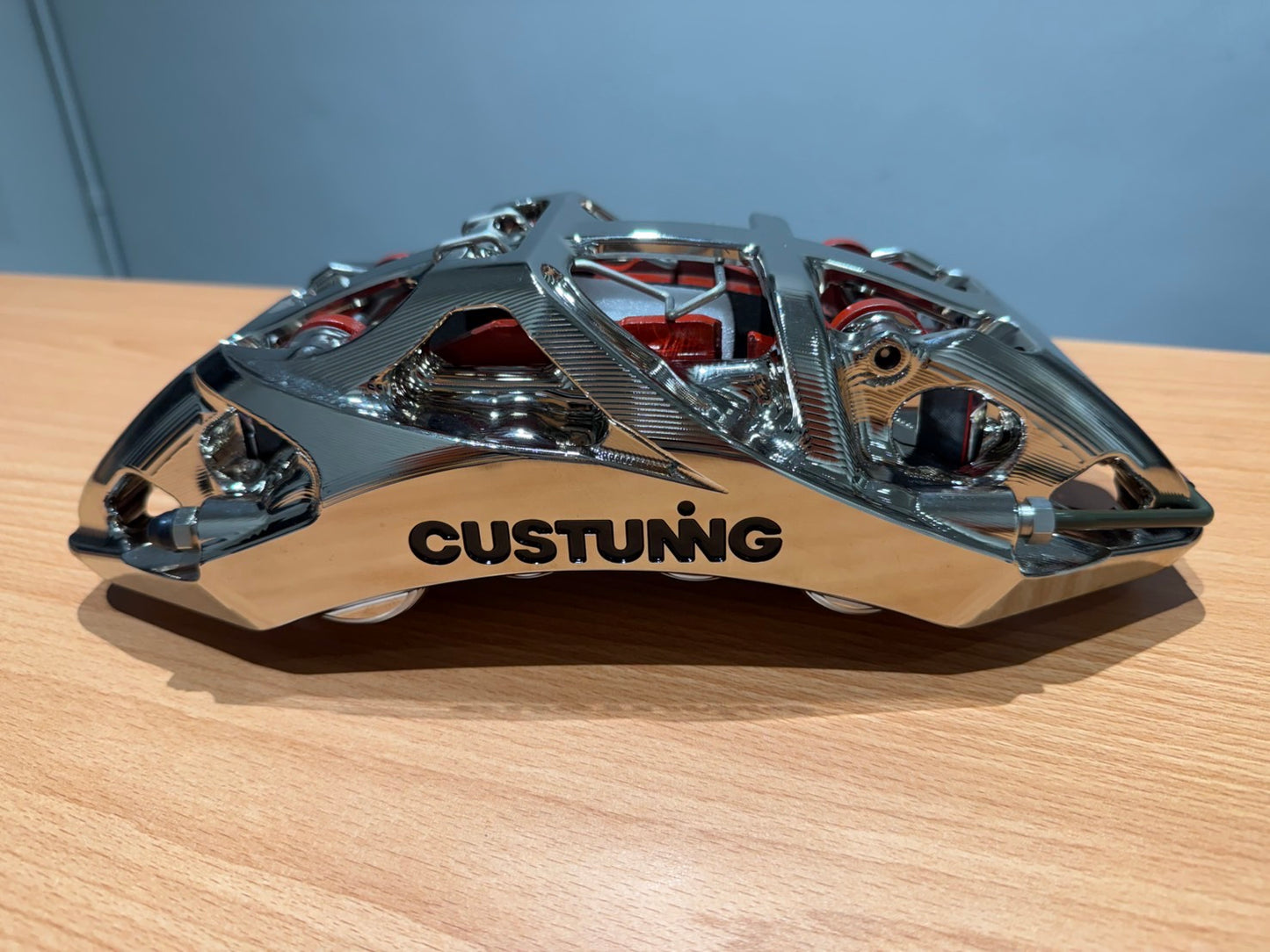 CUSTUNING 8-pot brake system (8-Kolben Bremsanlage)