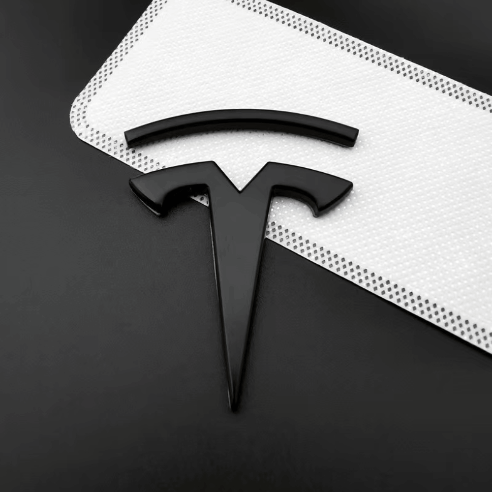 Tesla Logo Emblem Mattschwarz für Motorhaube, Detailansicht
