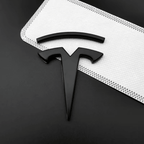 Tesla Logo Emblem Mattschwarz für Motorhaube, Detailansicht