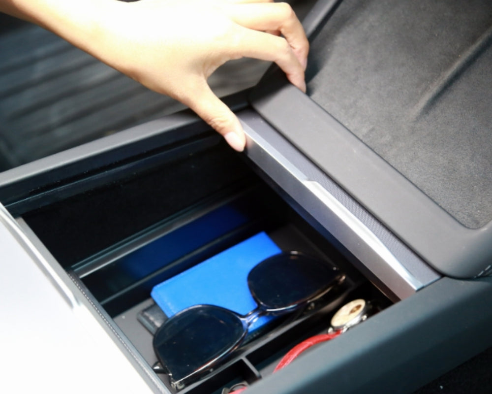 Mittelkonsolen-Organizer für Tesla M3 Highland / MY Juniper, weitere Perspektive