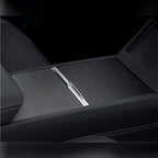 Carbon Folie auf der Mittelkonsole im Tesla Model 3 Highland / Model Y Juniper