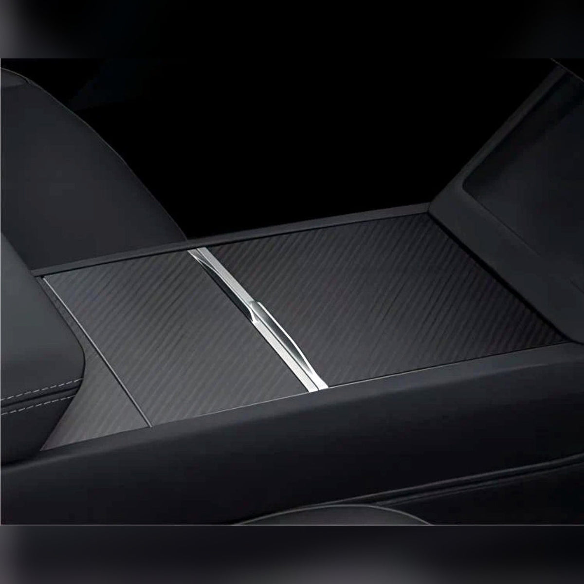 Carbon Folie auf der Mittelkonsole im Tesla Model 3 Highland / Model Y Juniper