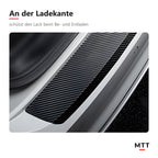 Ladekanten-Schutz in Carbon-Optik, aufgeklebt an der Ladekante eines Tesla, Foto