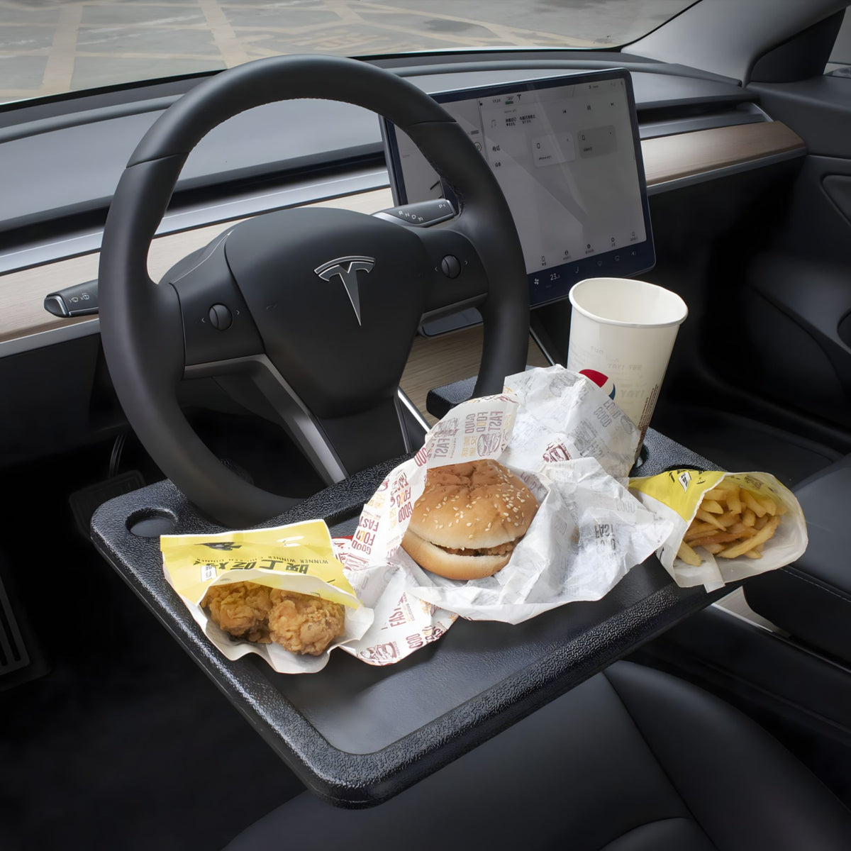 Lenkrad Schreibtisch für Tesla, am Lenkrad eingehakt, mit Essen und Getränk