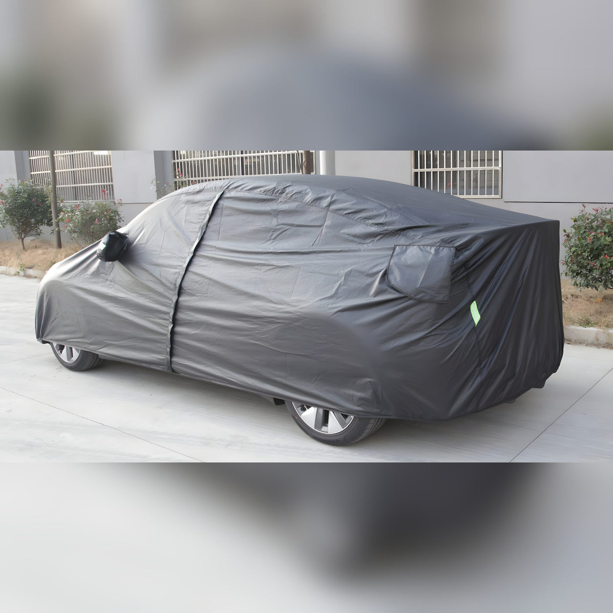 Outdoor Schutzabdeckung für Tesla Model 3/Y, aufgezogen, Schrägansicht