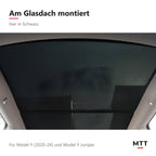 Sonnenschutz Glasdach Model Y – in Schwarz im Model Y montiert, Ansicht von innen