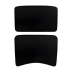 Sonnenschutz Glasdach Model Y Schwarz – beide Sonnenschutz-Paneele komplett auf weißem Grund
