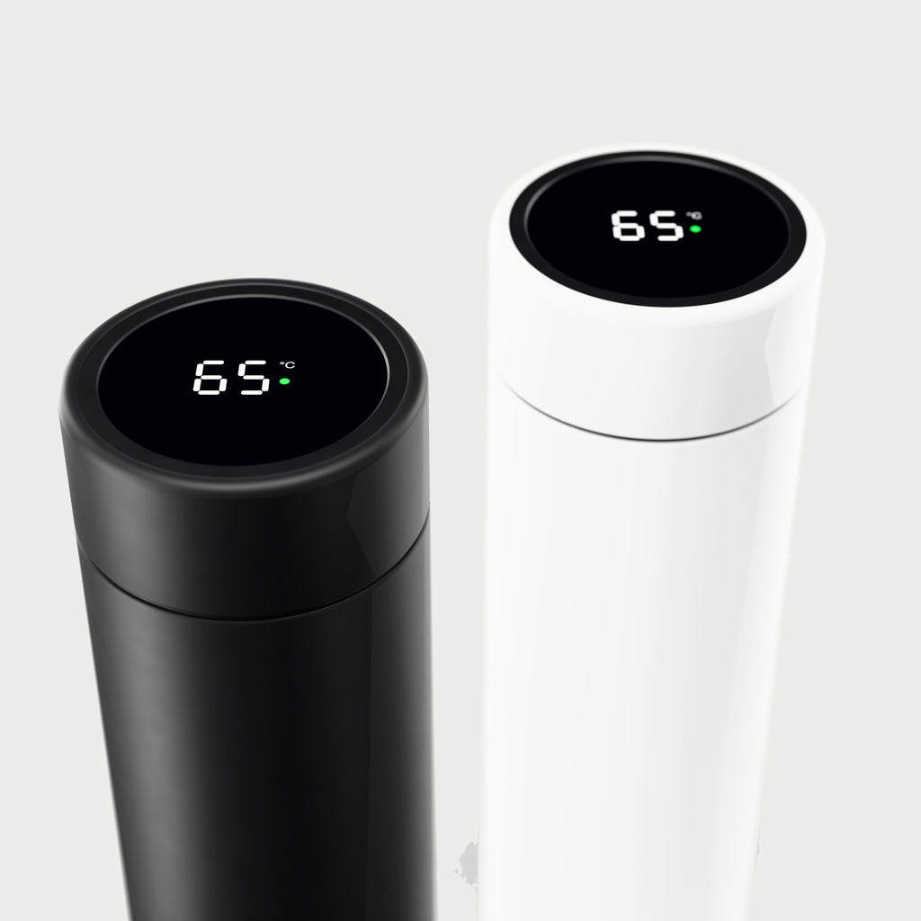 LCD-Deckel der Thermosflasche in Schwarz und Weiß im Detail, Anzeige 65 °C mit grünem Punkt
