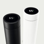LCD-Deckel der Thermosflasche in Schwarz und Weiß im Detail, Anzeige 65 °C mit grünem Punkt