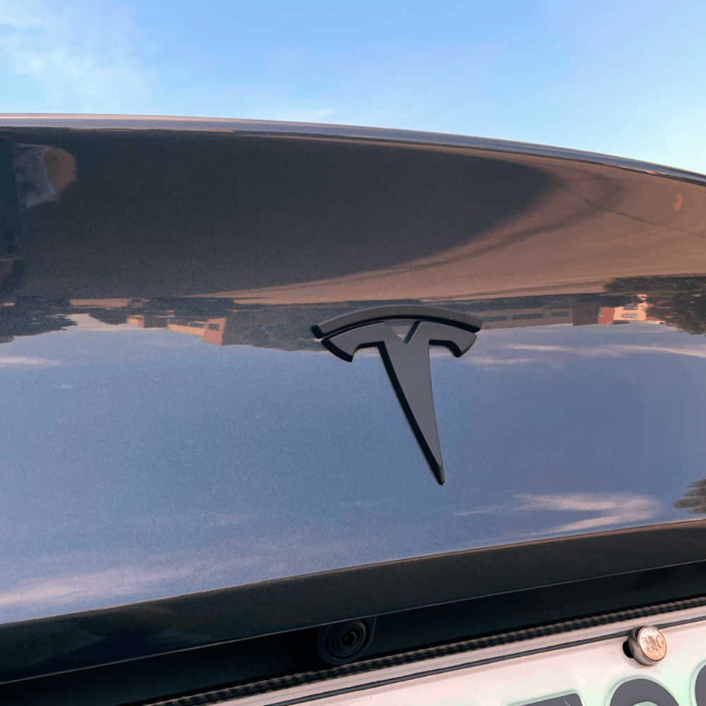 Kaufe Model3 Neue KARIERTE Logo Auto Aufkleber Auto Emblem Abzeichen  Aufkleber Für Tesla Modell 3 YSX Zubehör 2022 Innen Teile ModelY