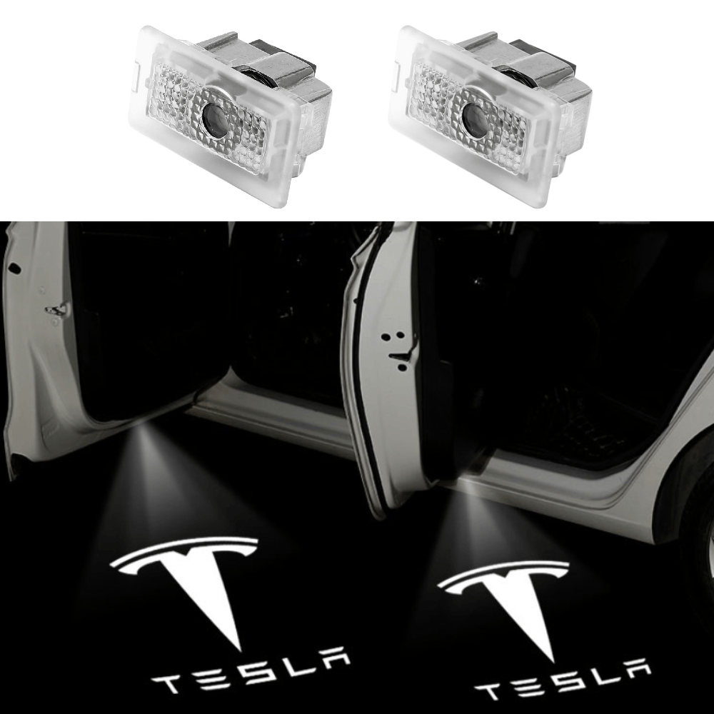 Willkommenslicht LED-Projektor mit Tesla-Logo auf dem Boden, in Funktion